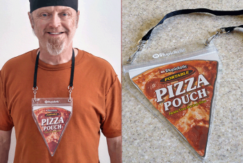 This pizza pouch necklace is the way to a woman’s heart